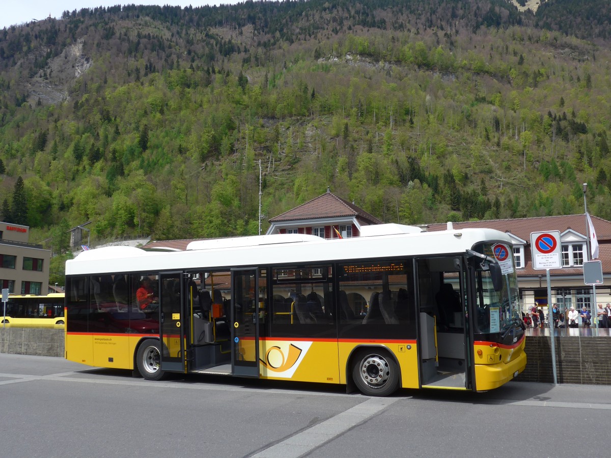 (160'082) - AVG Meiringen - Nr. 67/BE 402'467 - Scania/Hess (ex Nr. 76; ex Steiner, Messen) am 26. April 2015 beim Bahnhof Interlaken Ost