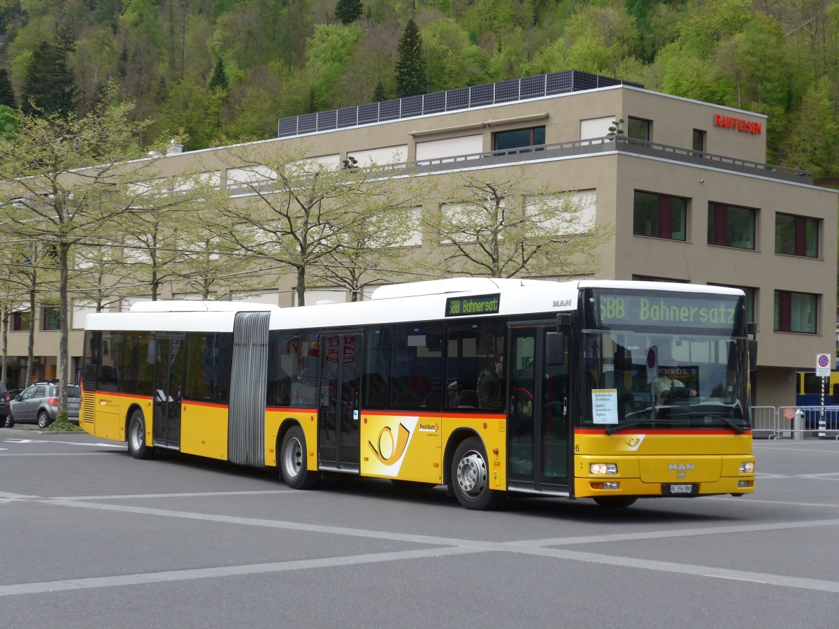 (160'088) - Steiner, Ortschwaben - Nr. 6/BE 354'980 - MAN am 26. April 2015 beim Bahnhof Interlaken Ost