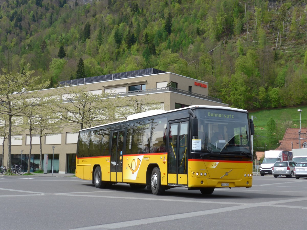 (160'107) - Flck, Brienz - Nr. 4/BE 623'971 - Volvo (ex AVBB Schwanden) am 26. April 2015 beim Bahnhof Interlaken Ost