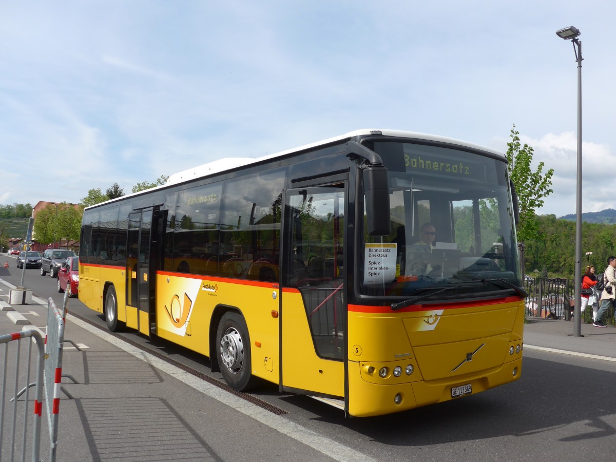 (160'140) - Flck, Brienz - Nr. 5/BE 113'349 - Volvo (ex AVBB Schwanden) am 26. April 2015 beim Bahnhof Spiez