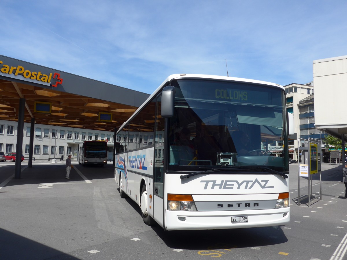 (160'394) - Theytaz, Sion - VS 11'009 - Setra am 10. Mai 2015 beim Bahnhof Sion