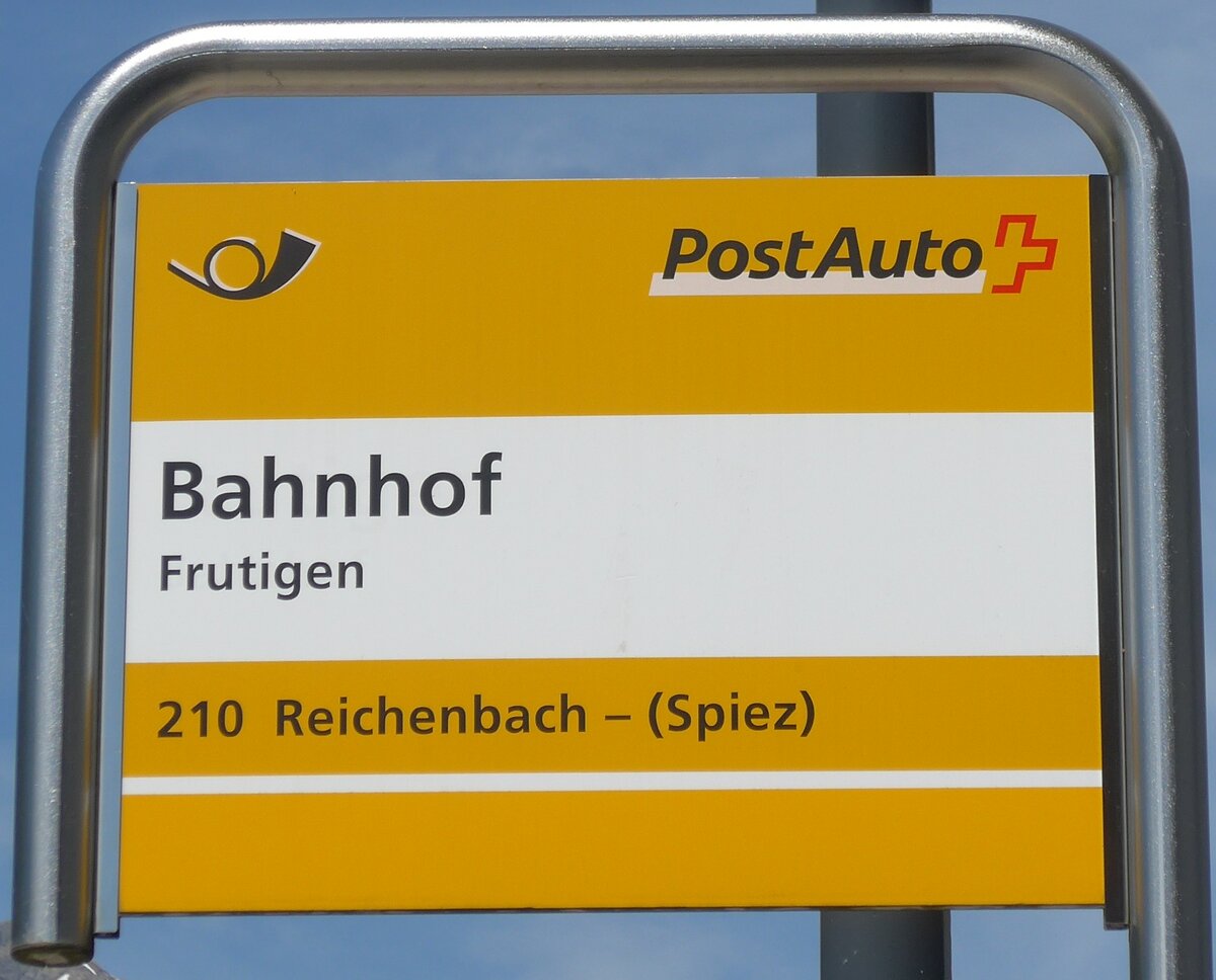 (160'504) - PostAuto-Haltestellenschild - Frutigen, Bahnhof - am 14. Mai 2015