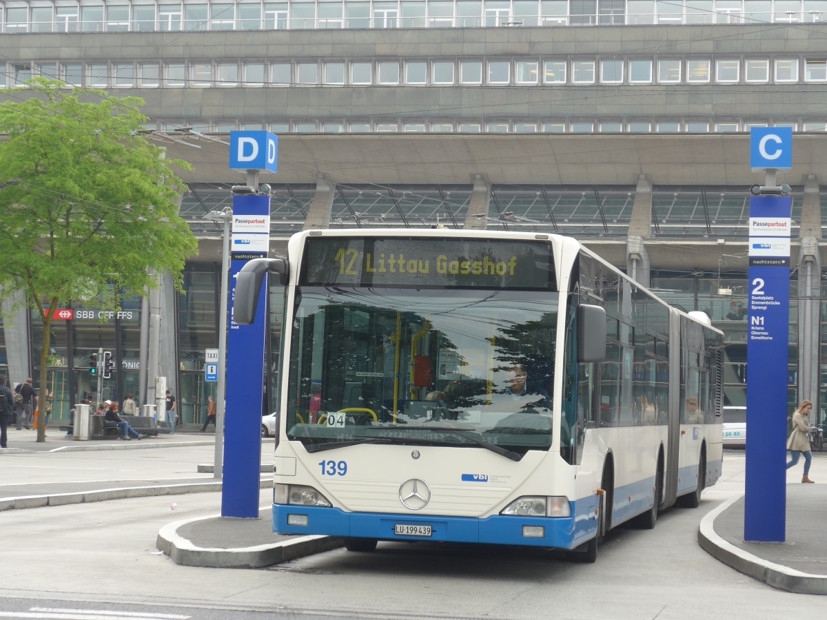 (160'600) - VBL Luzern - Nr. 139/LU 199'439 - Mercedes am 22. Mai 2015 beim Bahnhof Luzern