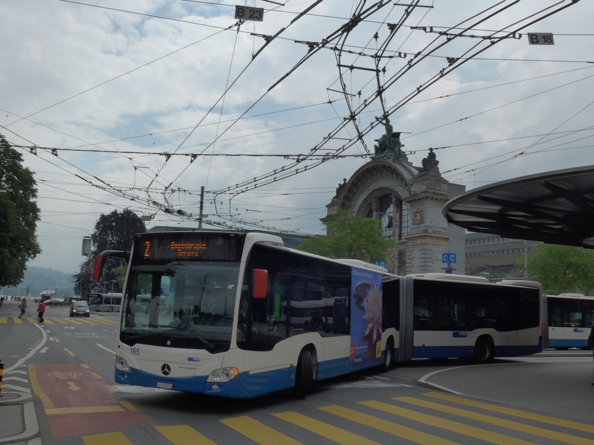 (160'645) - VBL Luzern - Nr. 165/LU 173'571 - Mercedes am 22. Mai 2015 beim Bahnhof Luzern