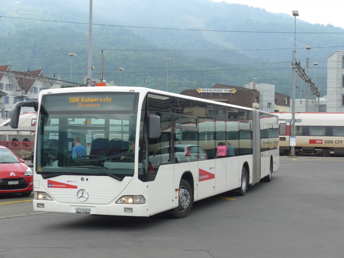(160'668) - AAGS Schwyz - Nr. 83/SZ 118'683 - Mercedes (ex VR La Chaux-de-Fonds Nr. 227) am 22. Mai 2015 beim Bahnhof Arth-Goldau