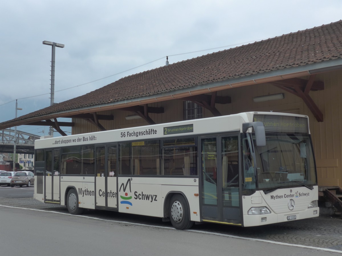 (160'709) - AAGS Schwyz - Nr. 15/SZ 11'315 - Mercedes/Hess am 22. Mai 2015 beim Bahnhof Brunnen