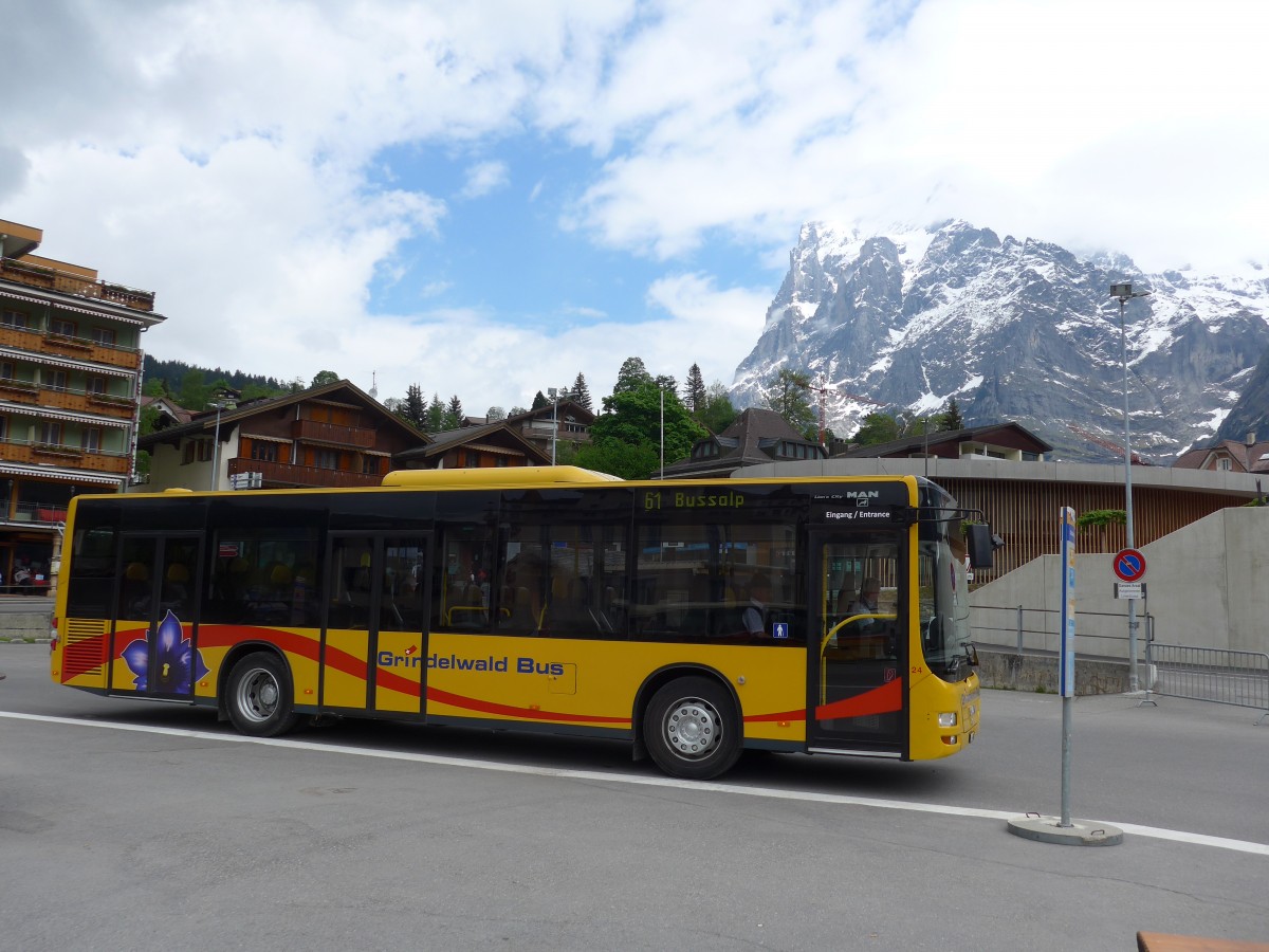 (161'024) - AVG Grindelwald - Nr. 24/BE 364'408 - MAN/Gppel am 25. Mai 2015 beim Bahnhof Grindelwald
