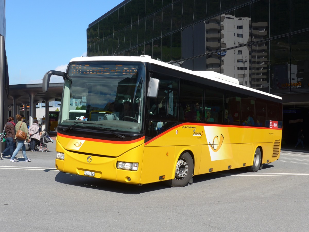 (161'080) - PostAuto Wallis - VS 372'648 - Irisbus am 27. Mai 2015 beim Bahnhof Visp