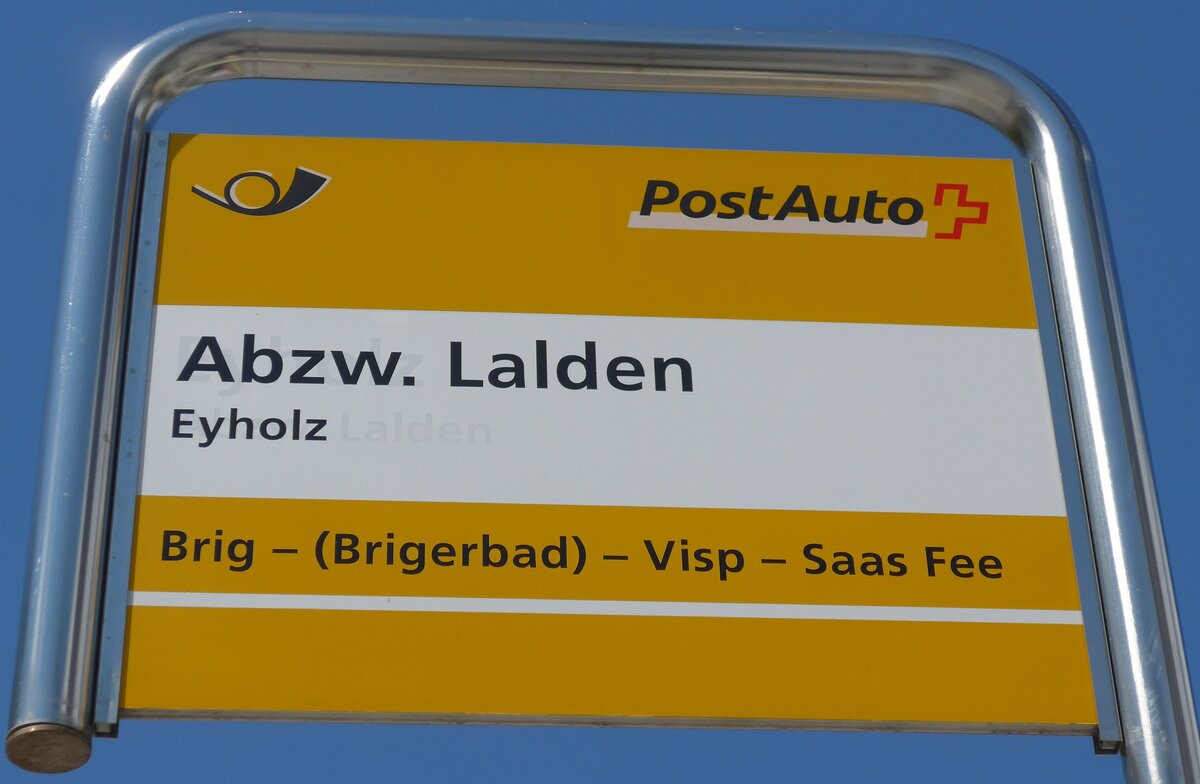 (161'110) - PostAuto-Haltestellenschild - Eyholz, Abzw.Lalden - am 27. Mai 2015