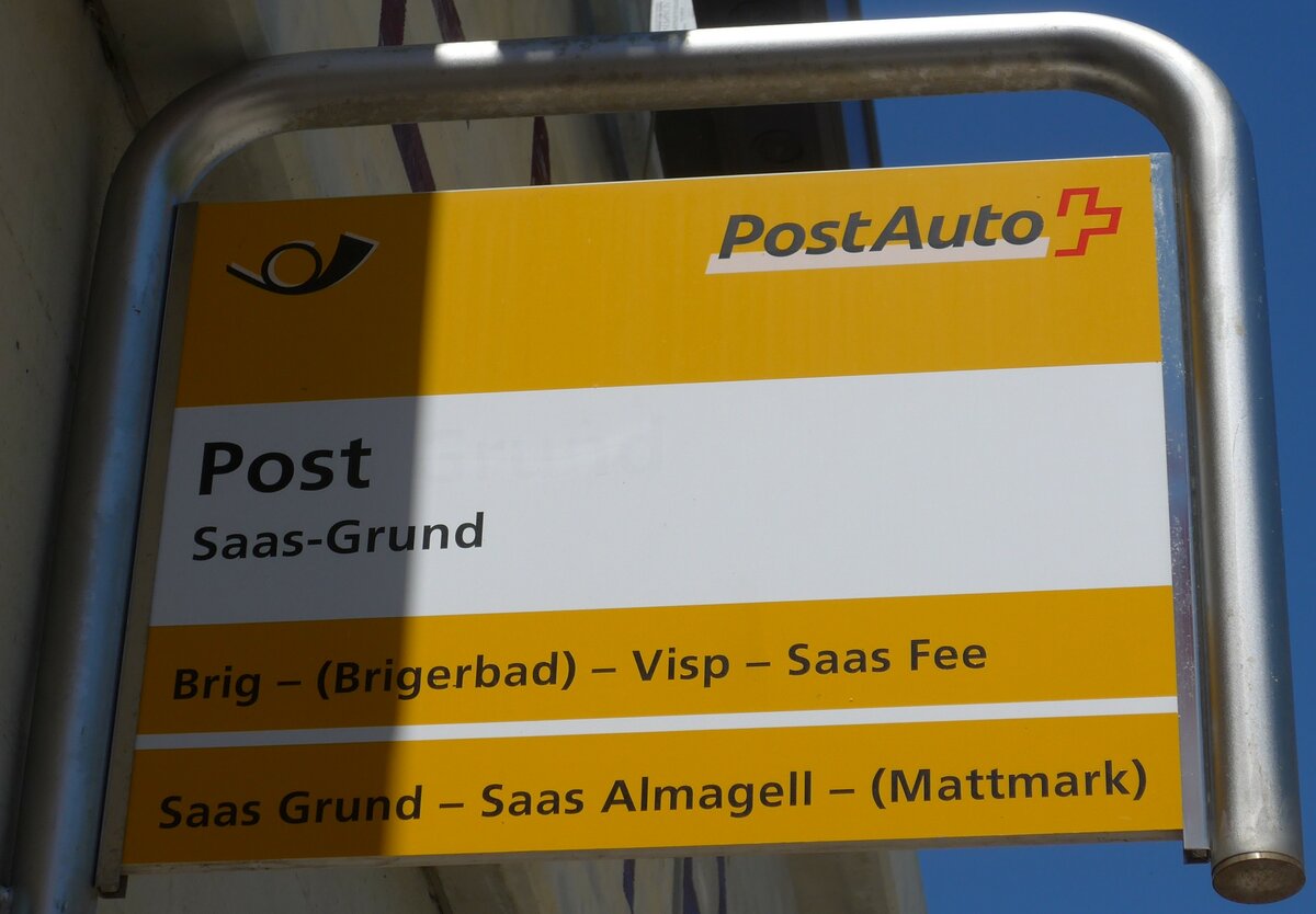 (161'133) - PostAuto-Haltestellenschild - Saas-Grund, Post - am 27. Mai 2015