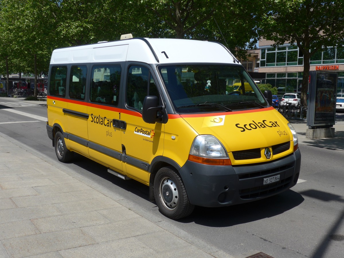 (161'333) - CarPostal Ouest - VD 327'864 - Renault am 28. Mai 2015 beim Bahnhof Yverdon