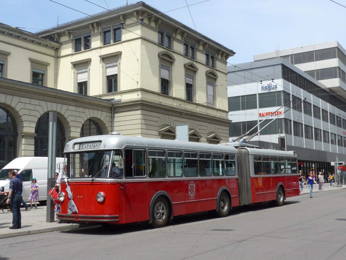 (161'625) - VW Winterthur - Nr. 101 - FBW/SWS Gelenktrolleybus am 30. Mai 2015 beim Hauptbahnhof Winterthur