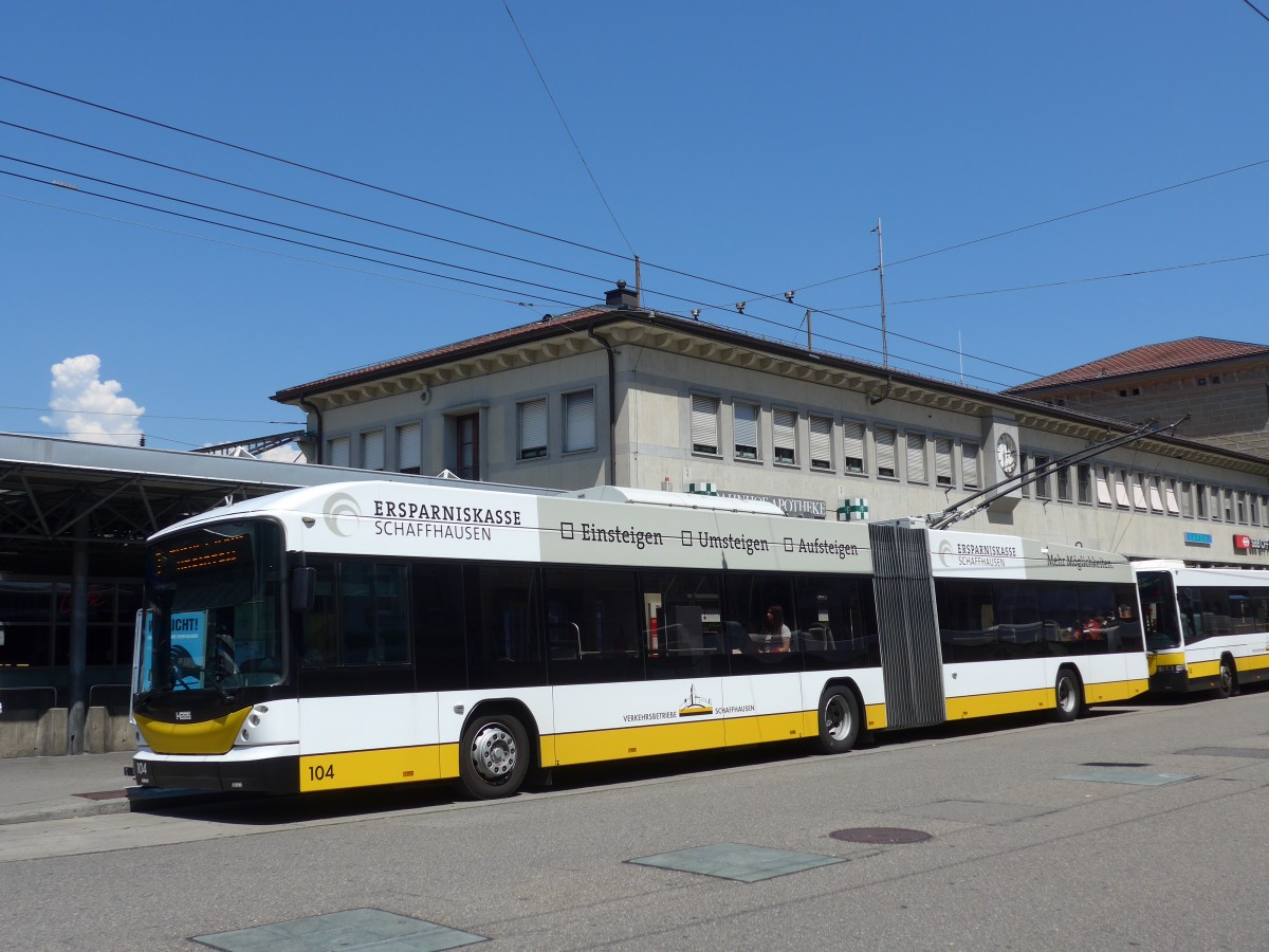 (161'898) - VBSH Schaffhausen - Nr. 104 - Hess/Hess Gelenktrolleybus am 6. Juni 2015 beim Bahnhof Schaffhausen
