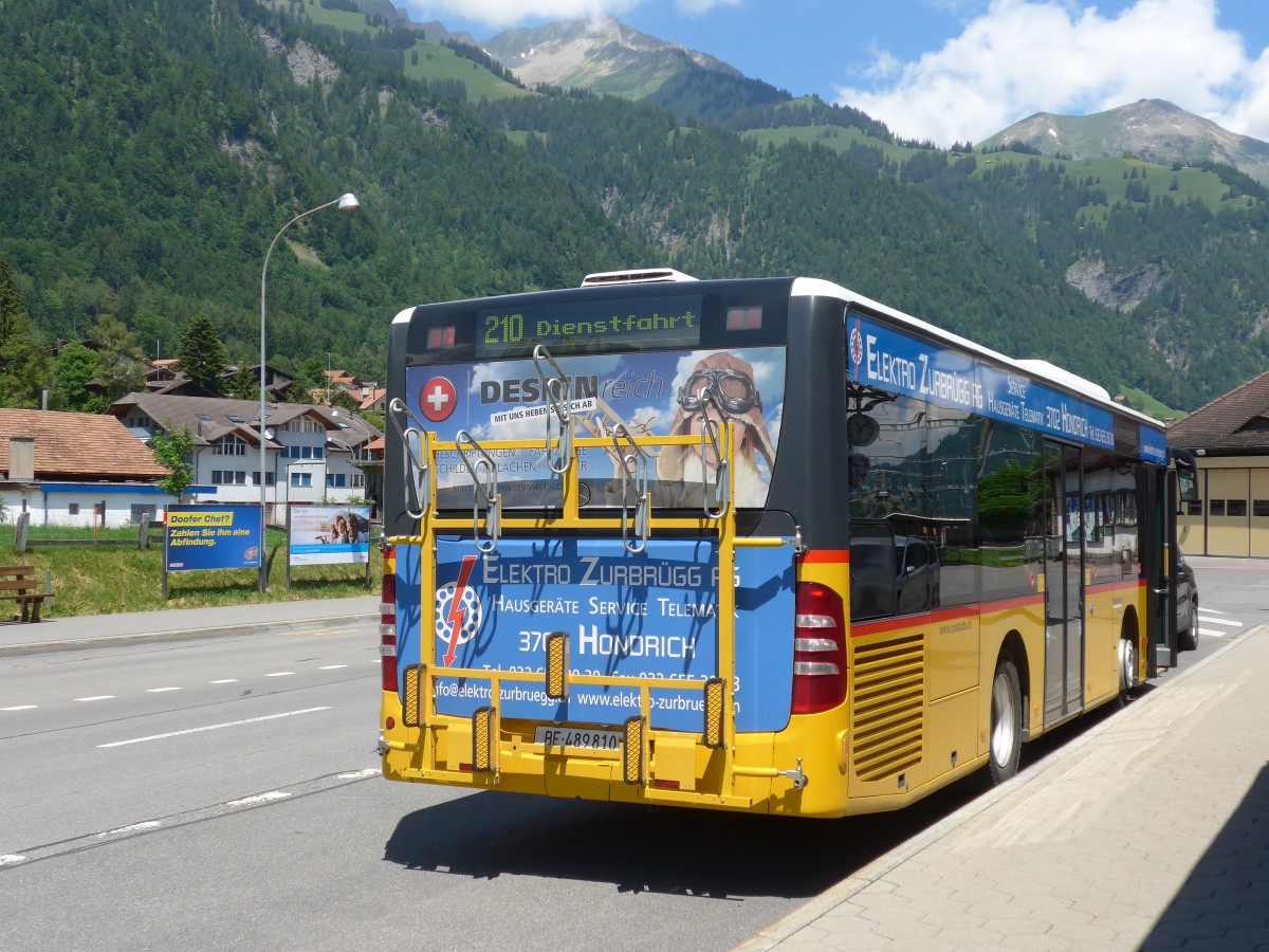 (161'977) - PostAuto Bern - BE 489'810 - Mercedes (ex Portenier, Adelboden Nr. 10) am 7. Juni 2015 beim Bahnhof Frutigen