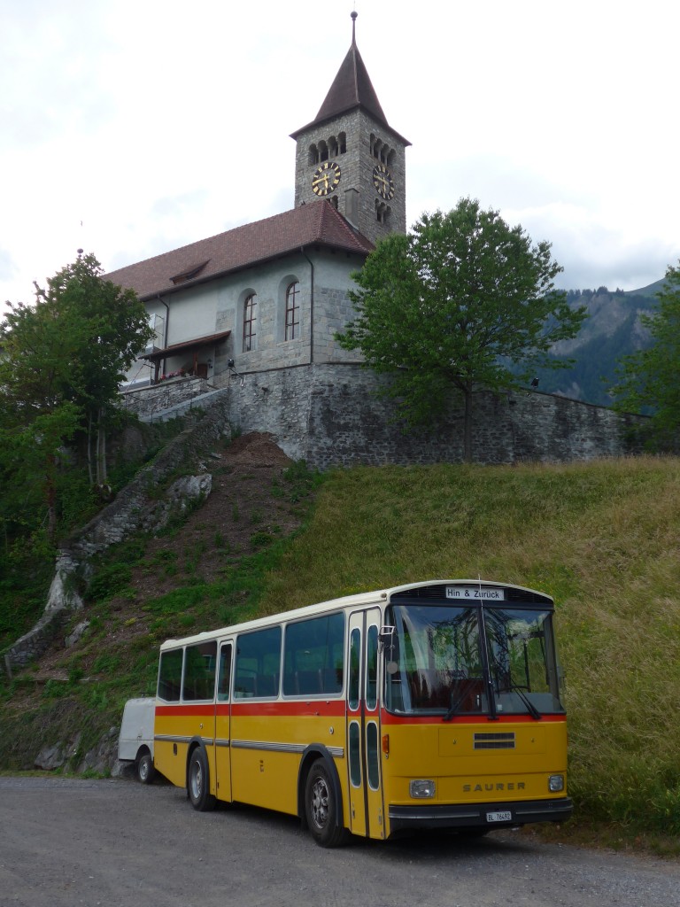 (162'059) - Ziegler, Pratteln - BL 76'492 - Saurer/Tscher (ex P 24'265) am 13. Juni 2015 in Brienz, Kirche