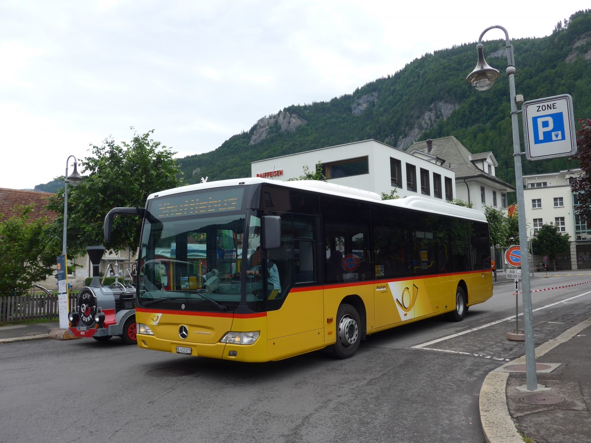 (162'143) - AVG Meiringen - Nr. 71/BE 412'071 - Mercedes am 14. Juni 2015 beim Bahnhof Meiringen