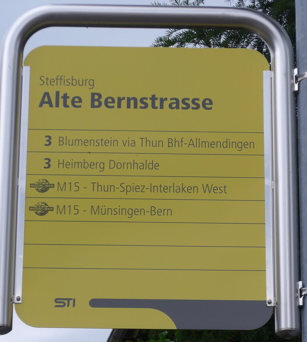 (162'467) - STI-Haltestellenschild - Steffisburg, Alte Bernstrasse - am 22. Juni 2015