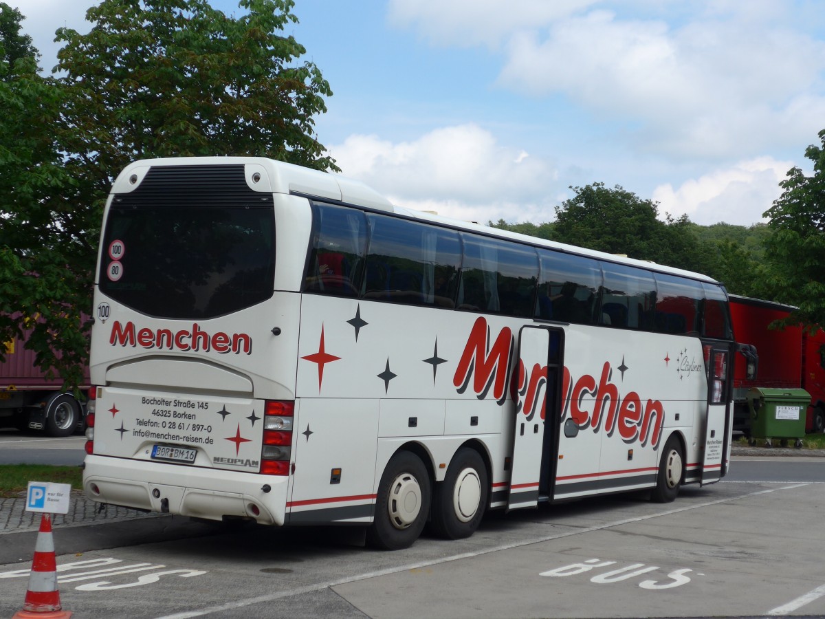 (162'698) - Menchen, Borken - BOR-BM 16 - Neoplan am 27. Juni 2015 in Weibersbrunn, Raststtte im Spessart
