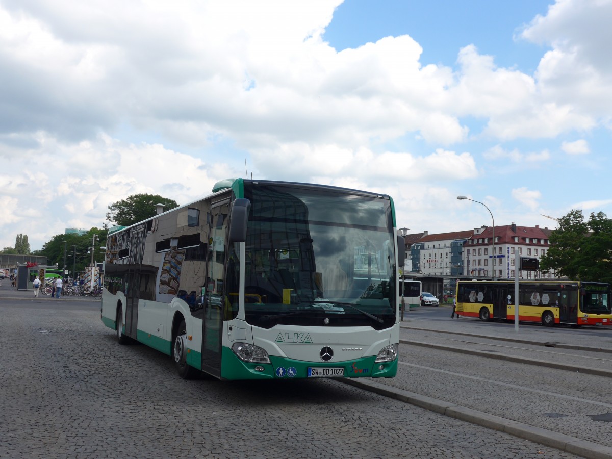 (162'712) - ALKA-Reisen, Schwanfeld - SW-DD 1027 - Mecedes am 27. Juni 2015 beim Bahnhof Wrzburg