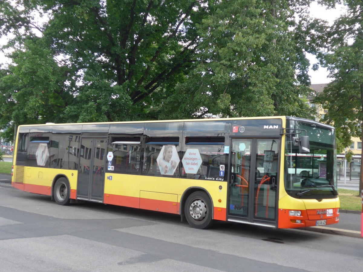 (162'715) - NVG Wrzburg - Nr. 429/W-AK 429 - MAN am 27. Juni 2015 beim Bahnhof Wrzburg
