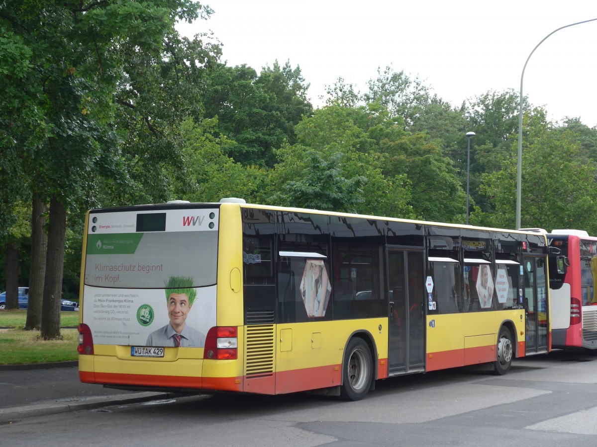 (162'717) - NVG Wrzburg - Nr. 429/W-AK 429 - MAN am 27. Juni 2015 beim Bahnhof Wrzburg