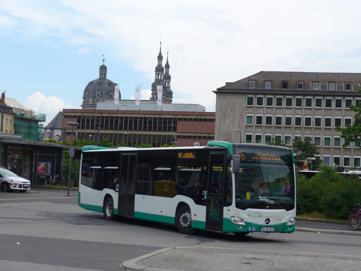 (162'752) - ALKA-Reisen, Schwanfeld - SW-DD 1027 - Mercedes am 27. Juni 2015 beim Bahnhof Wrzburg