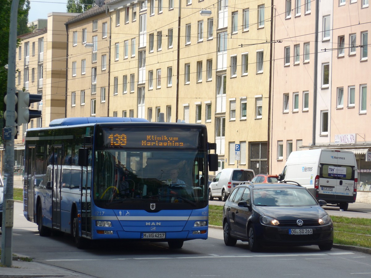 (162'787) - MVG Mnchen - Nr. 4217/M-VG 4217 - MAN am 28. Juni 2015 in Mnchen, Bahnhof Giesing