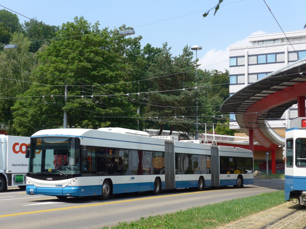 (162'961) - VBZ Zrich - Nr. 82 - Hess/Hess Doppelgelenktrolleybus am 6. Juli 2015 in Zrich, Bucheggplatz