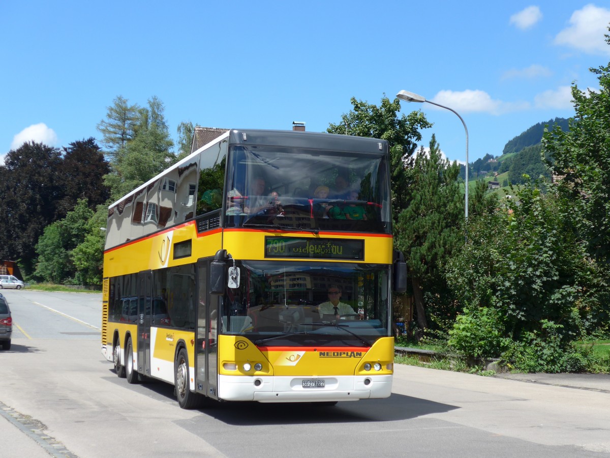 (163'272) - PostAuto Ostschweiz - SG 273'222 - Neoplan (ex P 27'021) am 2. August 2015 beim Bahnhof Nesslau-Neu St. Johann