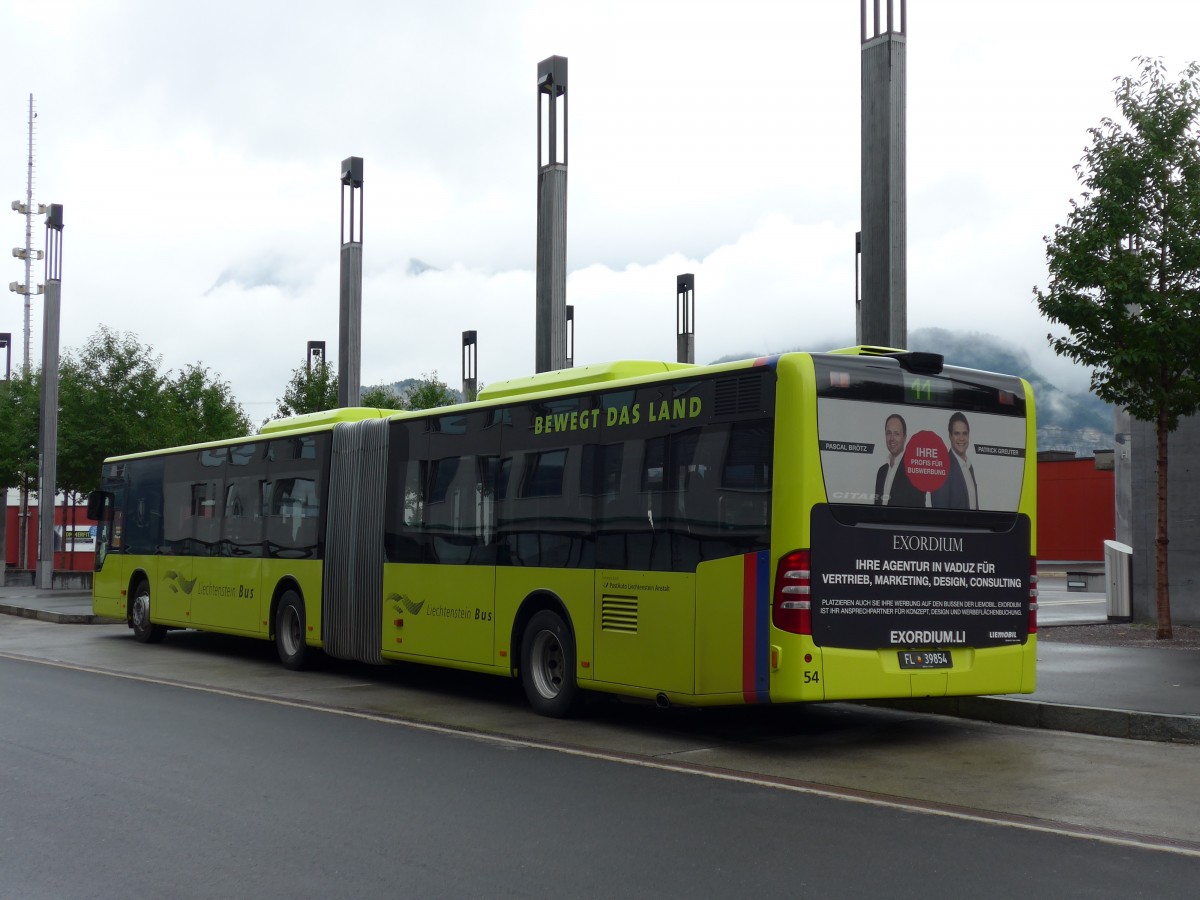 (163'489) - Aus Liechtenstein: LBA Vaduz - Nr. 54/FL 39'854 - Mercedes am 16. August 2015 beim Bahnhof Sargans