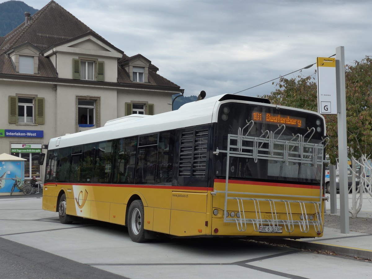 (163'743) - PostAuto Bern - BE 610'536 - Solaris am 23. August 2015 beim Bahnhof Interlaken West
