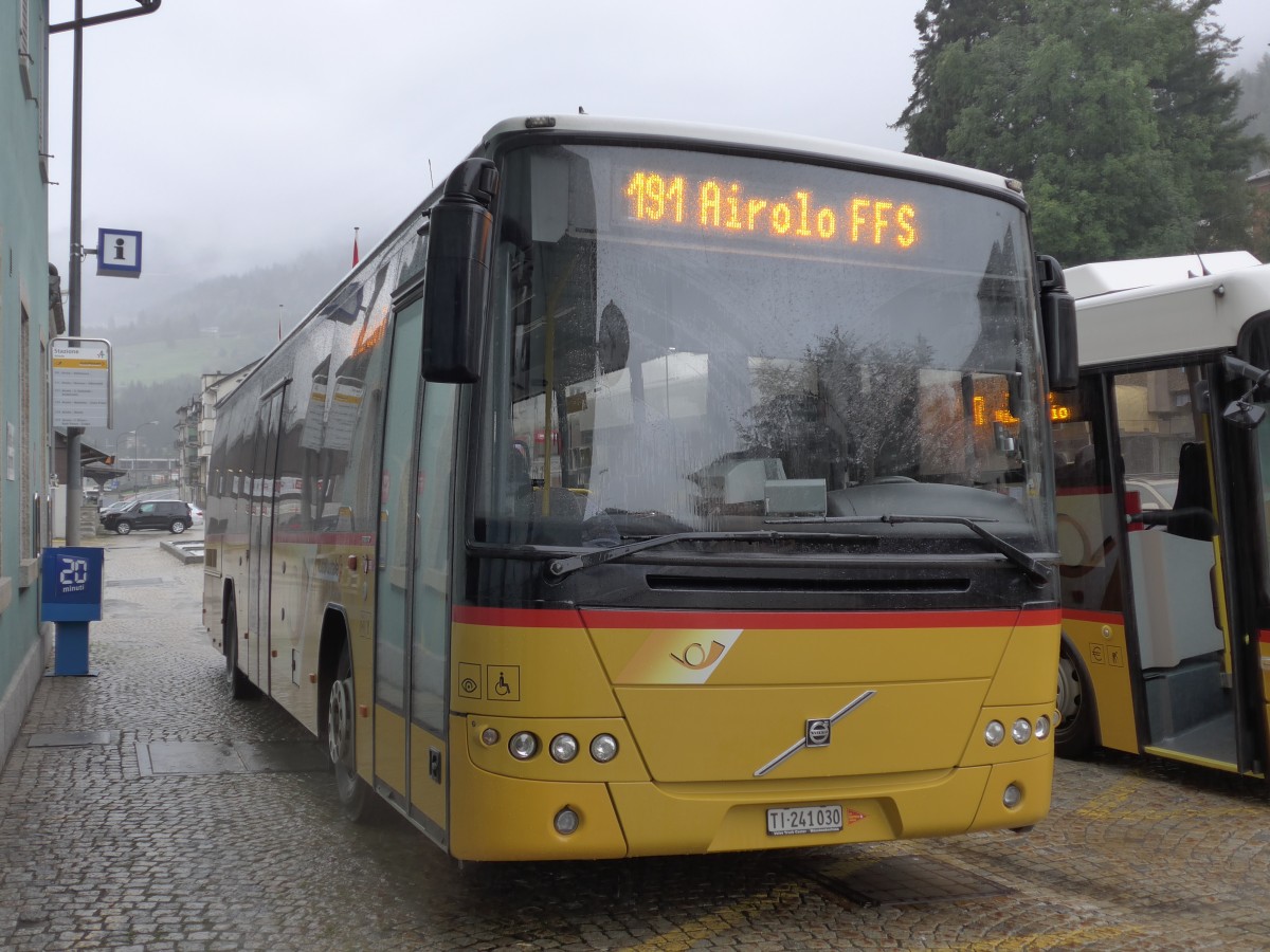 (164'935) - Barenco, Faido - TI 241'030 - Volvo am 16. September 2015 beim Bahnhof Airolo