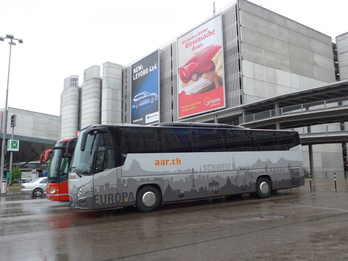 (165'030) - AAR bus+bahn, Aarau - AG 387'665 - VDL am 17. September 2015 in Zrich, Flughafen