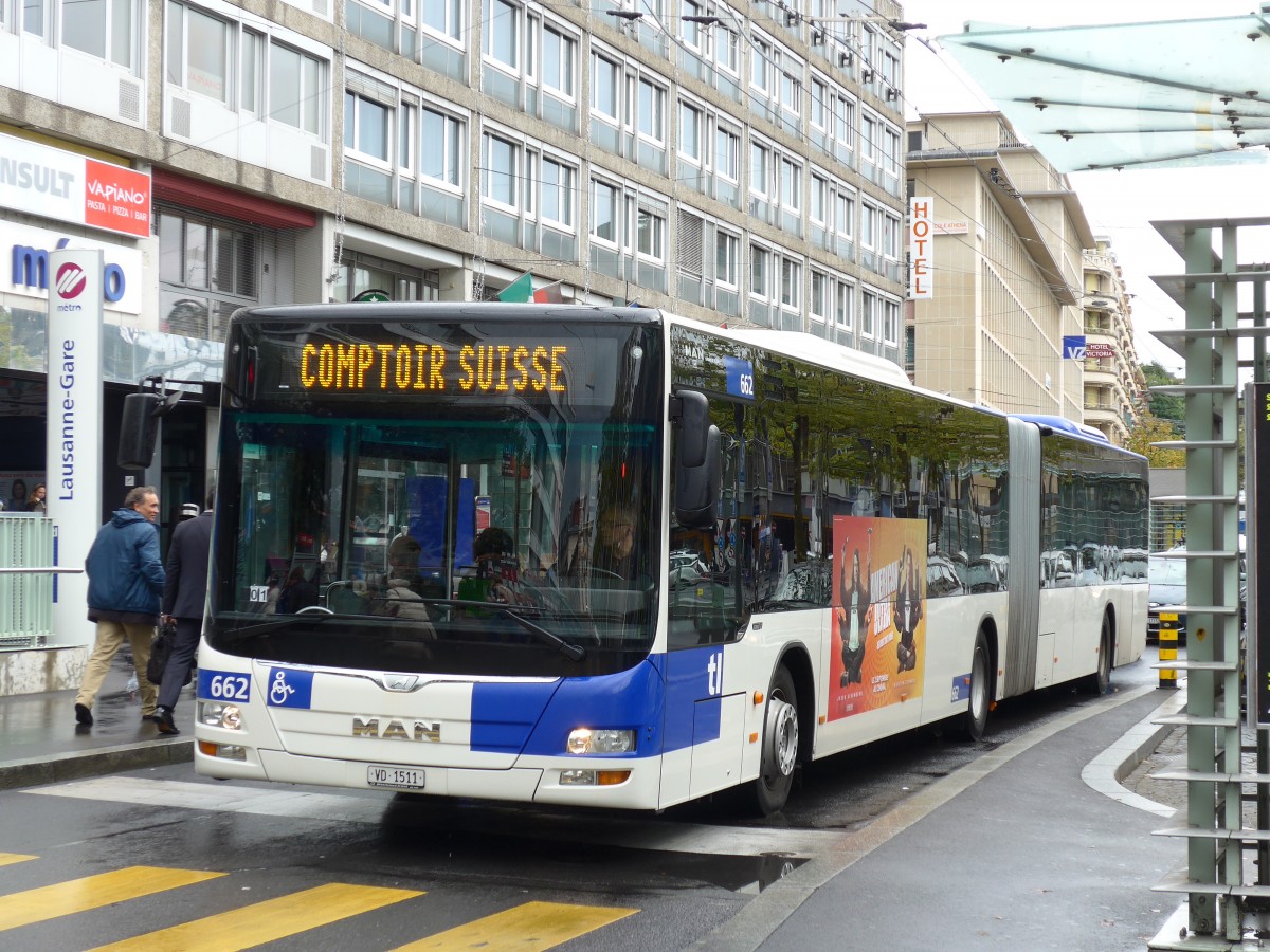 (165'072) - TL Lausanne - Nr. 662/VD 1511 - MAN am 18. September 2015 beim Bahnhof Lausanne