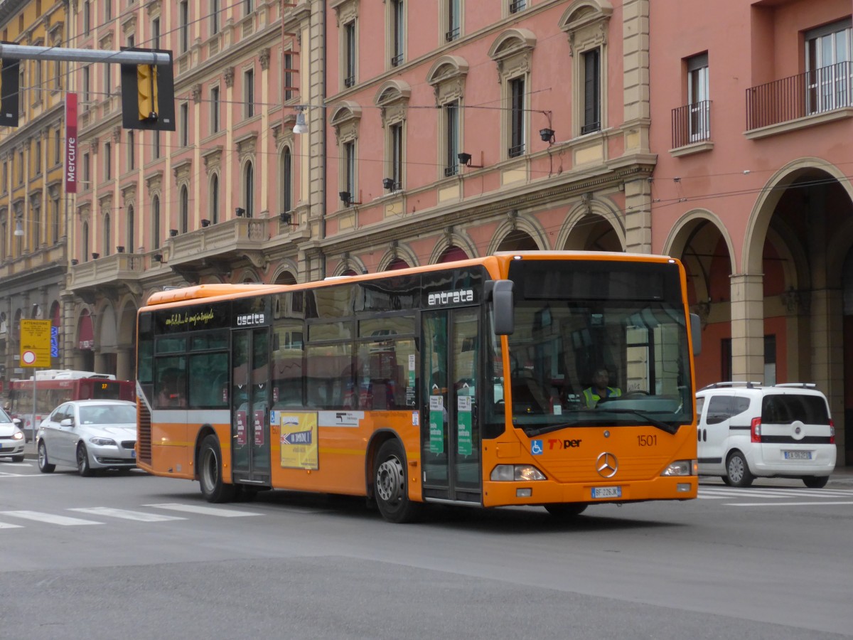 (165'557) - TPER Bologna - Nr. 1501/BF-226 JK - Mercedes am 23. September 2015 beim Bahnhof Bologna Centrale