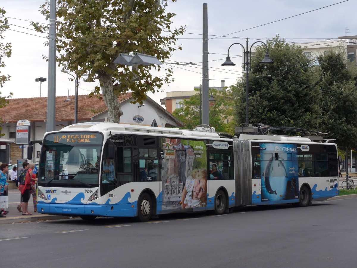 (165'582) - START Cesena - Nr. 36'504/RN 504 - Van Hool Gelenktrolleybus am 23. September 2015 beim Bahnhof Rimini