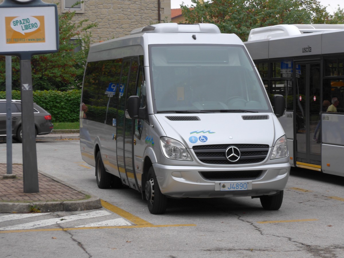 (165'650) - AASS San Marino - J4890 - Mercedes am 24. September 2015 in San Marino