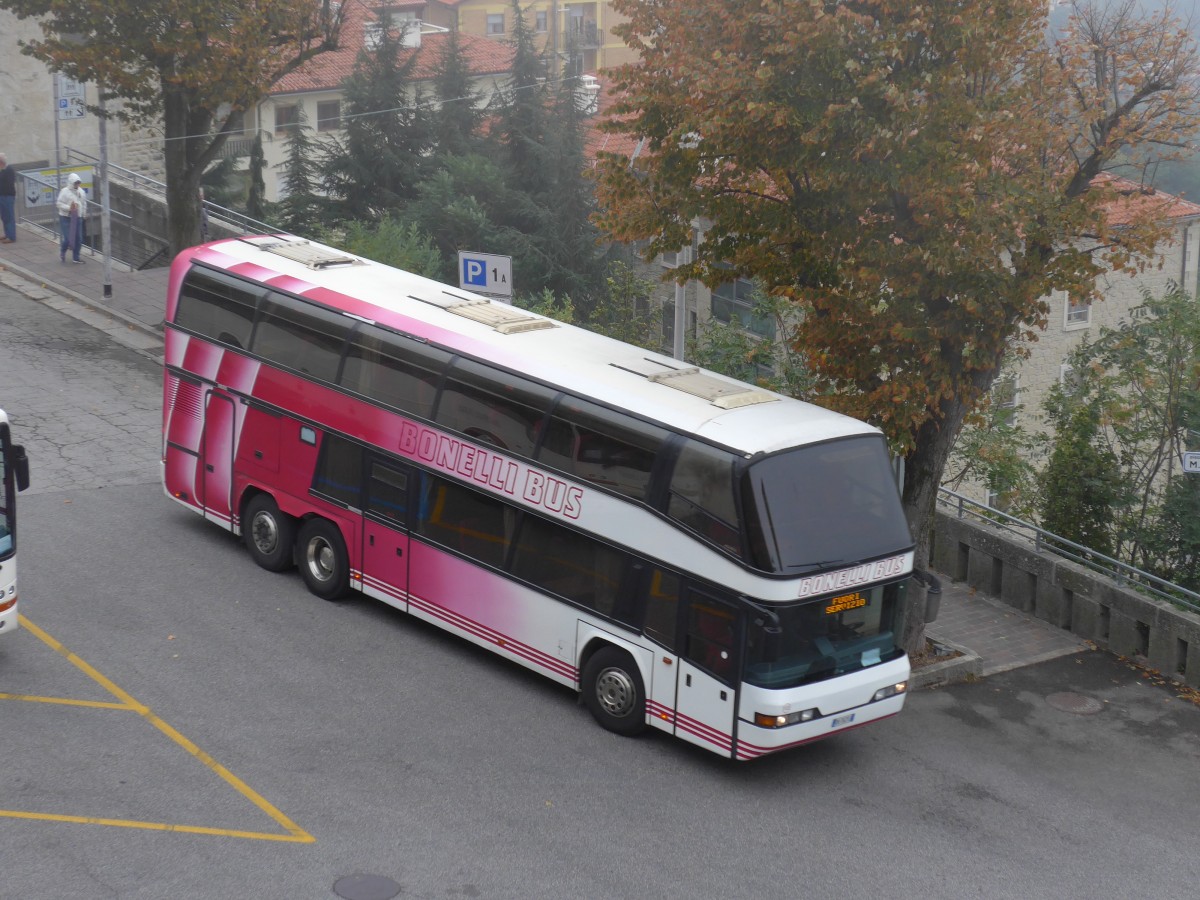 (165'659) - Aus Italien: Bonelli, Rimini - Nr. 102/DK-762 YJ - Neoplan am 24. September 2015 in San Marino