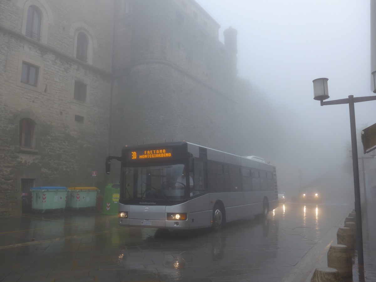 (165'686) - AASS San Marino - L2451 - BredaMenarinibus am 24. September 2015 in San Marino
