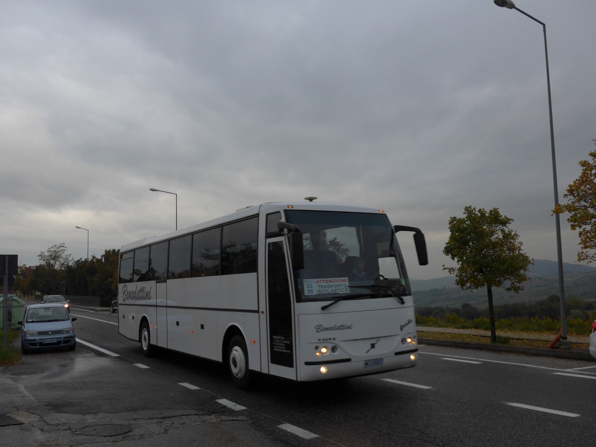 (165'709) - Benedettini, Valdragone - L0887 - Volvo/Barbi am 25. September 2015 in Borgo Maggiore