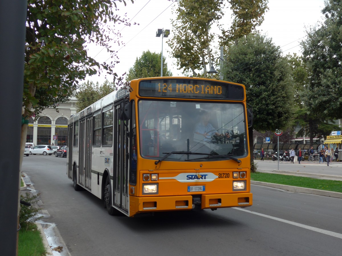 (165'811) - START Cesena - Nr. 31'720/DF-172 BL - Siccar/Autodromo am 25. September 2015 beim Bahnhof Rimini