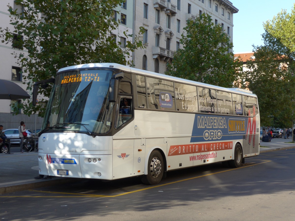 (165'815) - Malpensa Shuttle, Milano - Nr. 231/EJ-119 HJ - Bova am 25. September 2015 beim Bahnhof Milano Centrale
