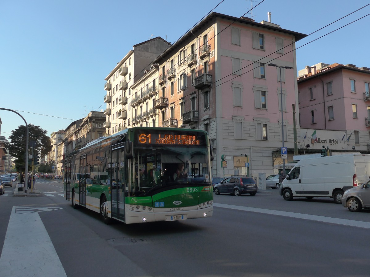 (165'824) - ATM Milano - Nr. 6693/EY-356 PF - Solaris am 25. September 2015 beim Bahnhof Milano Centrale