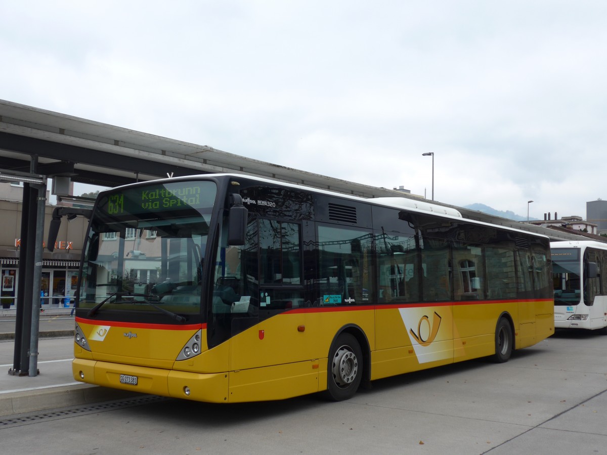 (166'162) - PostAuto Ostschweiz - SG 273'381 - Van Hool am 10. Oktober 2015 beim Bahnhof Uznach
