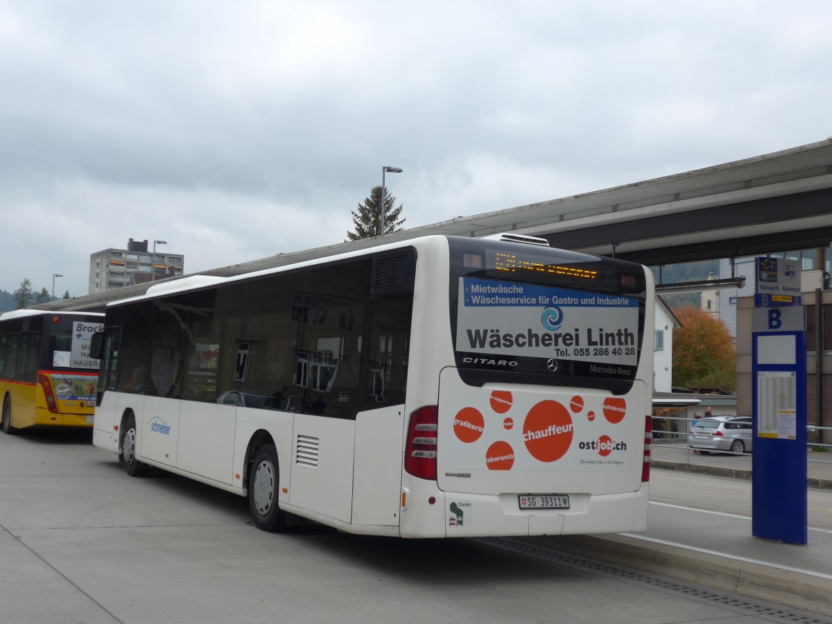 (166'165) - Schneider, Ermenswil - Nr. 11/SG 39'311 - Mercedes am 10. Oktober 2015 beim Bahnhof Uznach