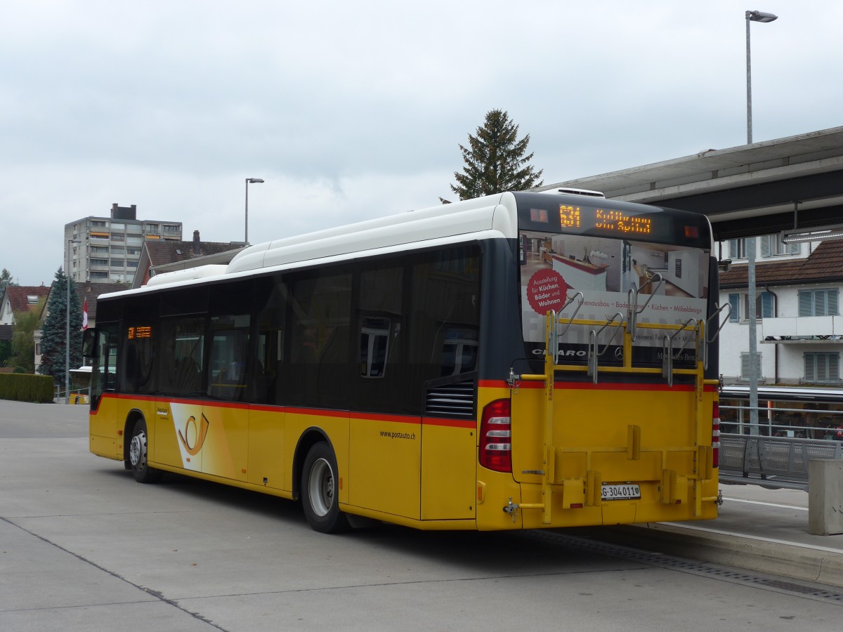 (166'182) - PostAuto Ostschweiz - SG 304'011 - Mercedes am 10. Oktober 2015 beim Bahnhof Uznach