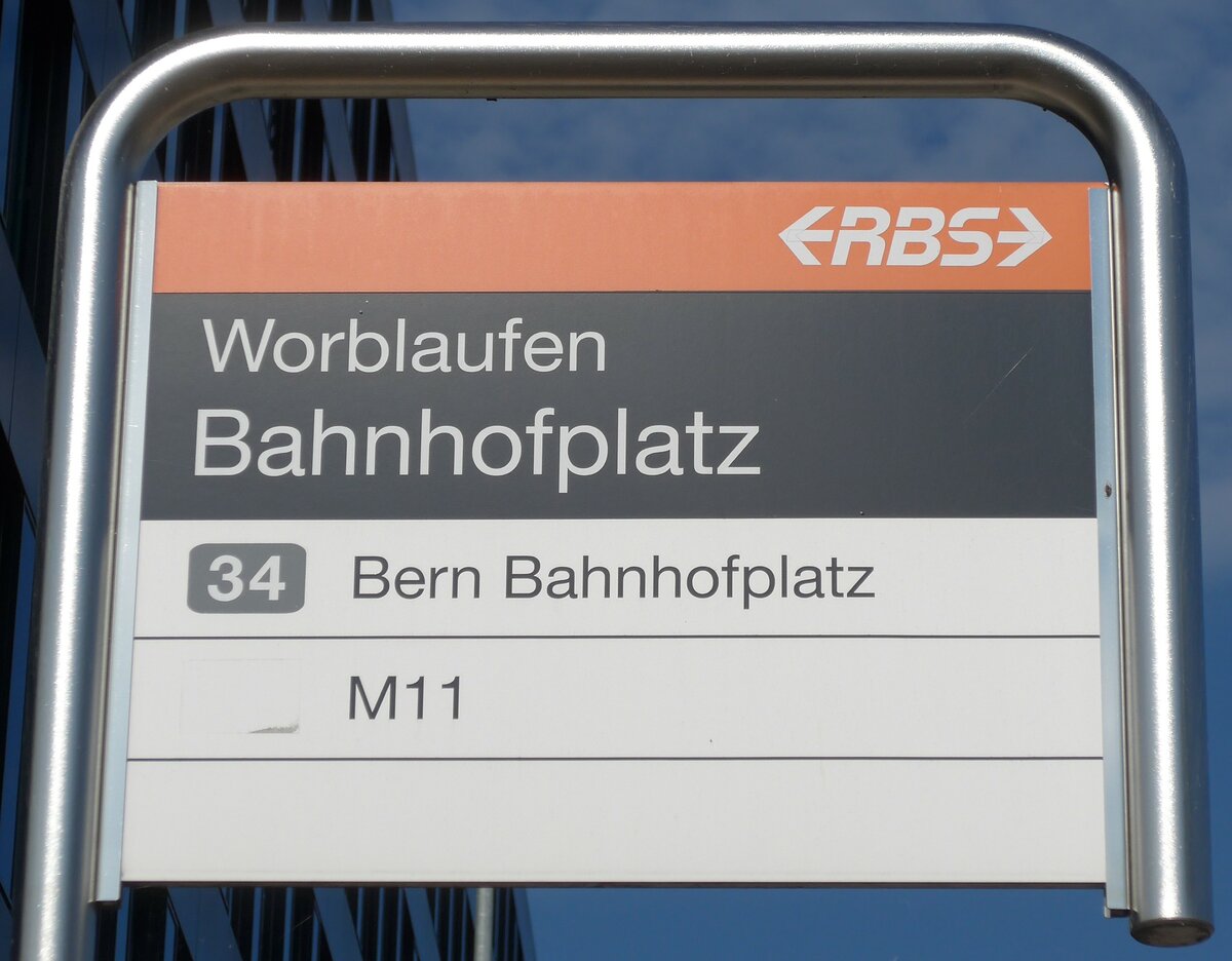 (166'238) - RBS-Haltestellenschild - Worblaufen, Bahnhofplatz - am 12. Oktober 2015