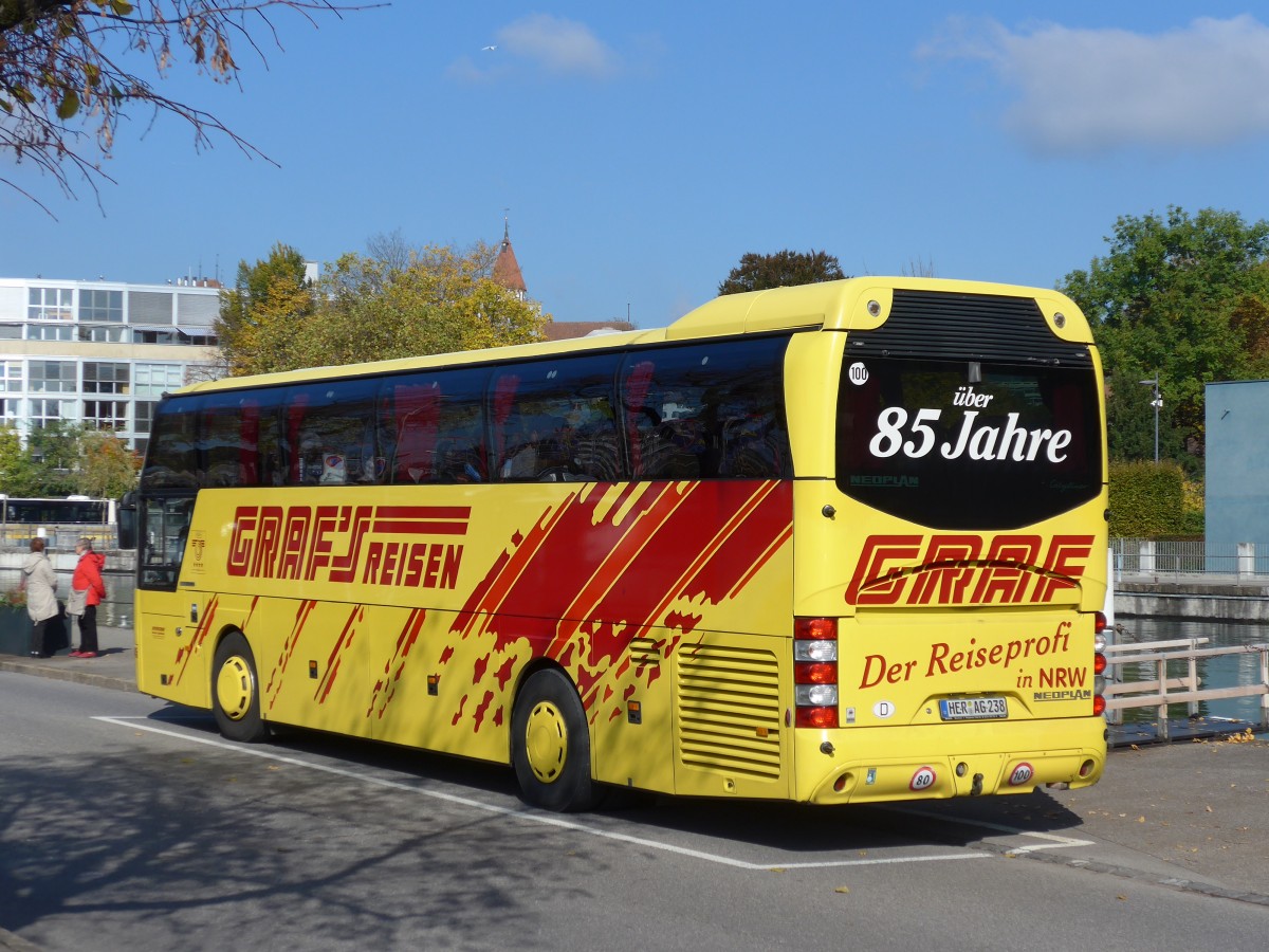 (166'286) - Aus Deutschland: Graf, Herne - Nr. 445/HER-AG 238 - Neoplan am 20. Oktober 2015 bei der Schifflndte Thun