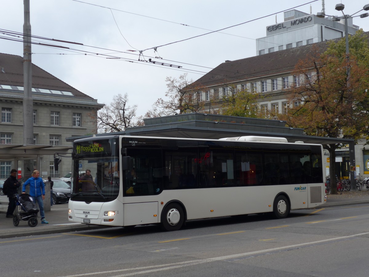 (166'306) - Funi-Car, Biel - Nr. 1/BE 117'301 - MAN am 24. Oktober 2015 beim Bahnhof Biel