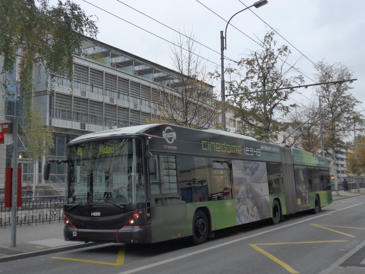 (166'370) - VB Biel - Nr. 53 - Hess/Hess Gelenktrolleybus am 24. Oktober 2015 in Biel, Zentralplatz